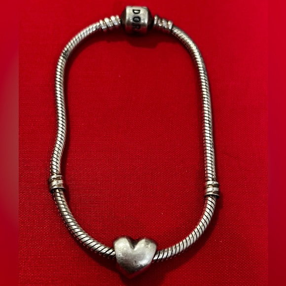 Pandora sterling silver snake bracelet with heart charm - Picture 2 of 3